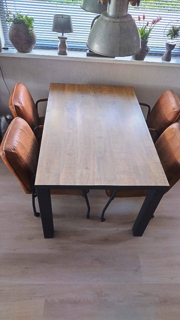 Complete eethoek tafel + 4 stoelen (1 jaar oud), Ophalen, Zo goed als nieuw, 4 tot 6 stoelen