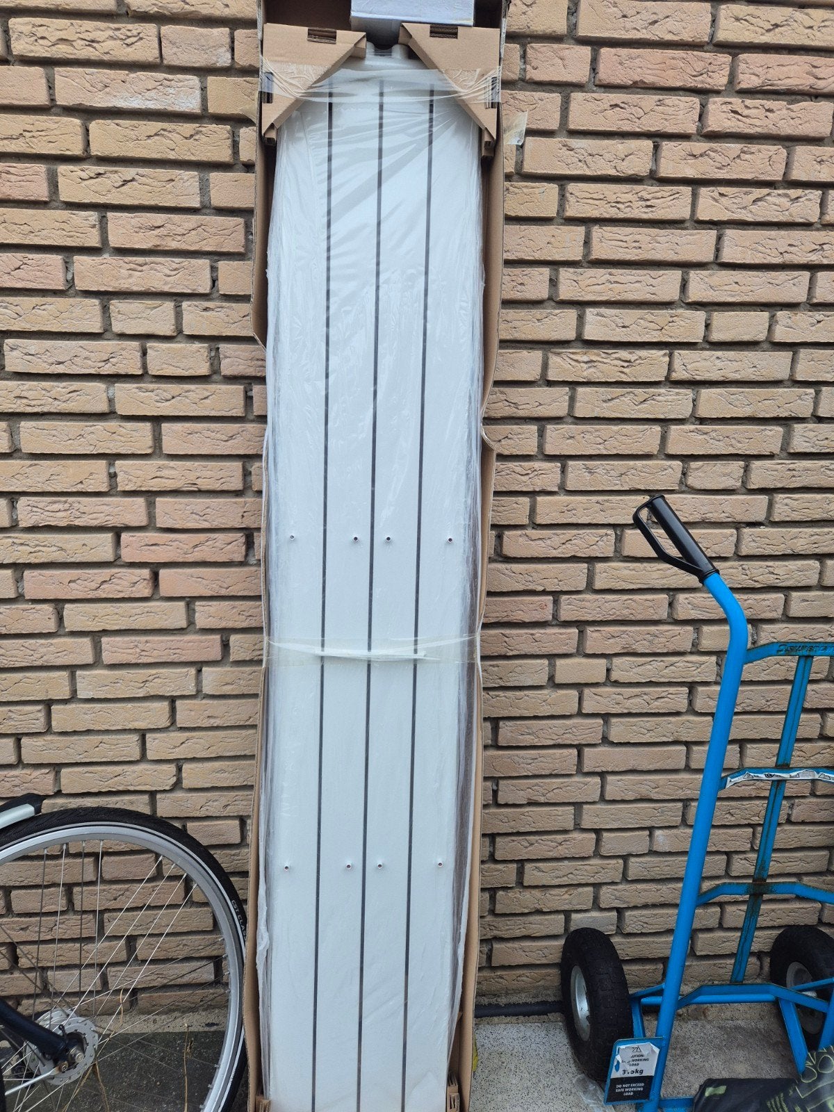 paneelradiator) die nog in de transportverpakking zit. De ra, Ophalen, Radiator, Nieuw, Minder dan 60 cm
