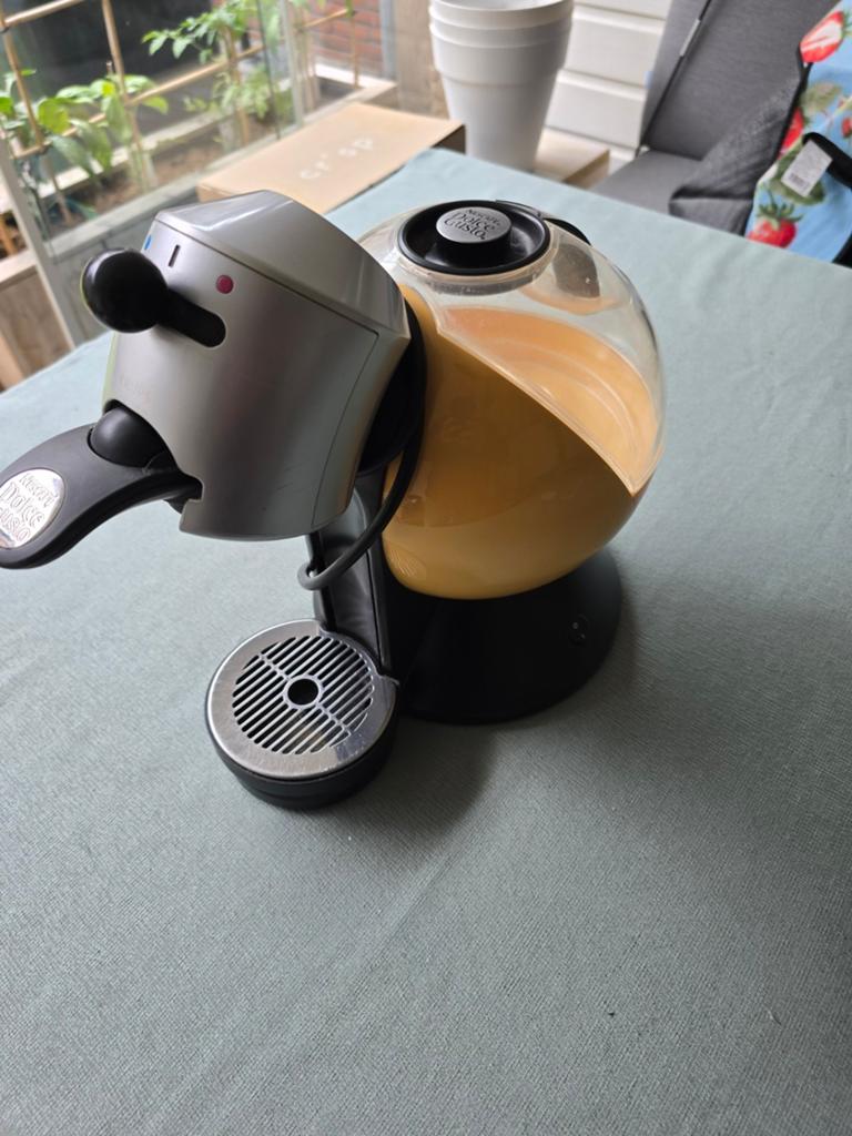 Nescafé Dolce Gusto Koffiemachine - Gebruikt, Witgoed en Apparatuur, Koffiezetapparaten, Koffiepads en cups, Gebruikt, Koffiemachine