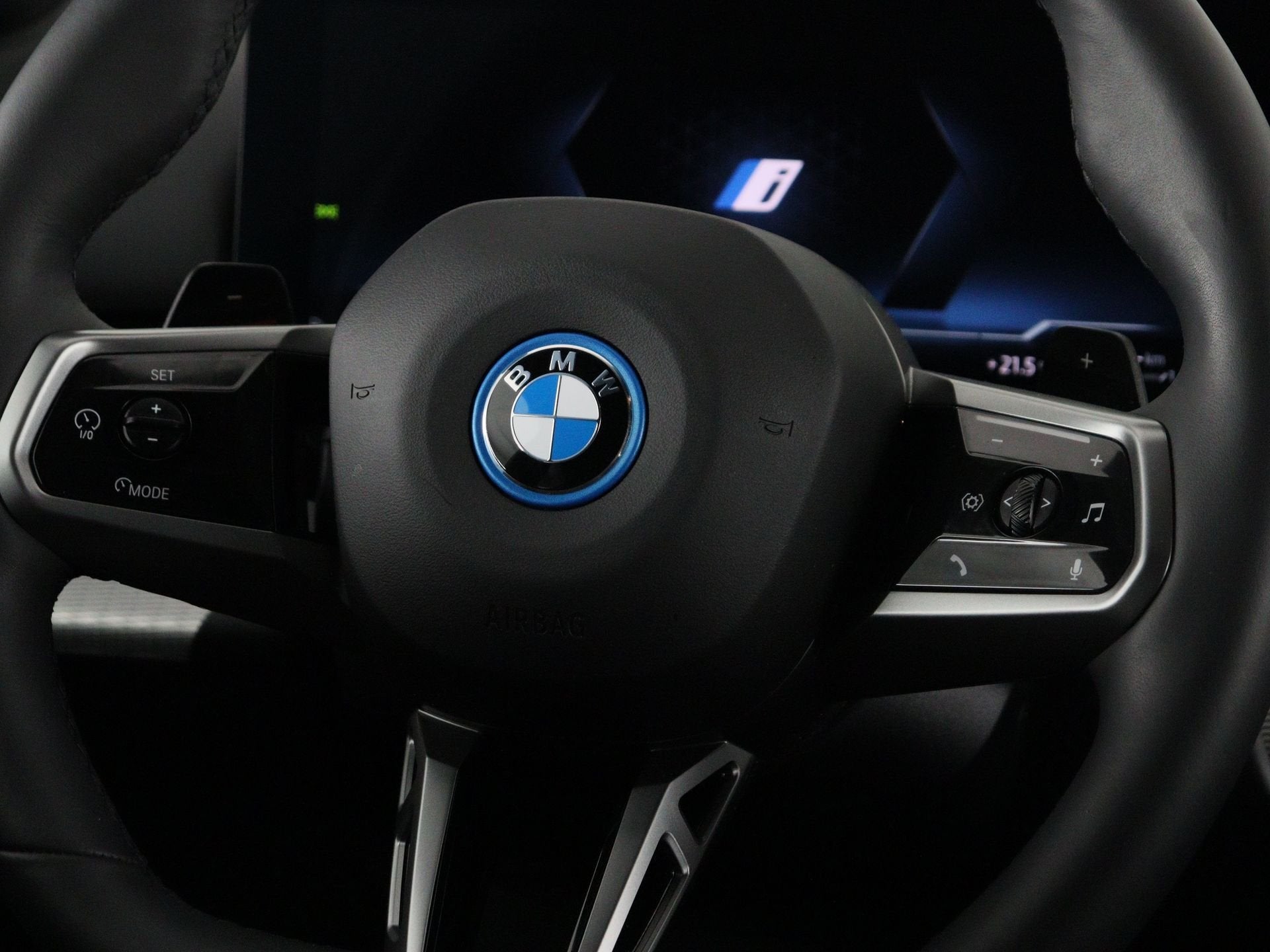 BMW 5 Serie Touring 550e xDrive M Sport Pro (bj 2025), Auto's, Automaat, Dealer onderhouden, Gebruikt, Blauw