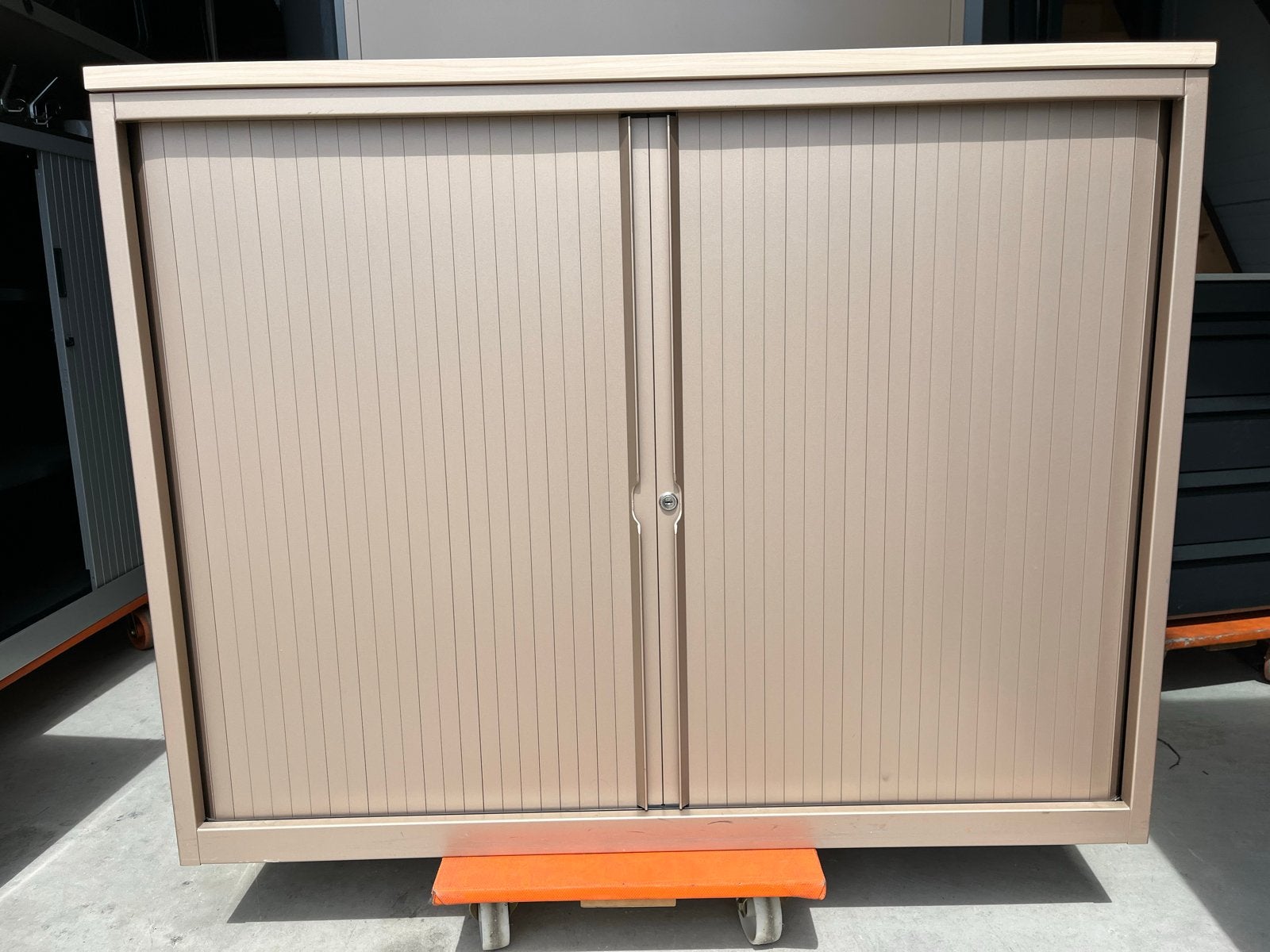 Mewaf roldeurkast met aluminium roldeuren, Huis en Inrichting, Kasten | Roldeurkasten en Archiefkasten, Ophalen, 100 tot 150 cm