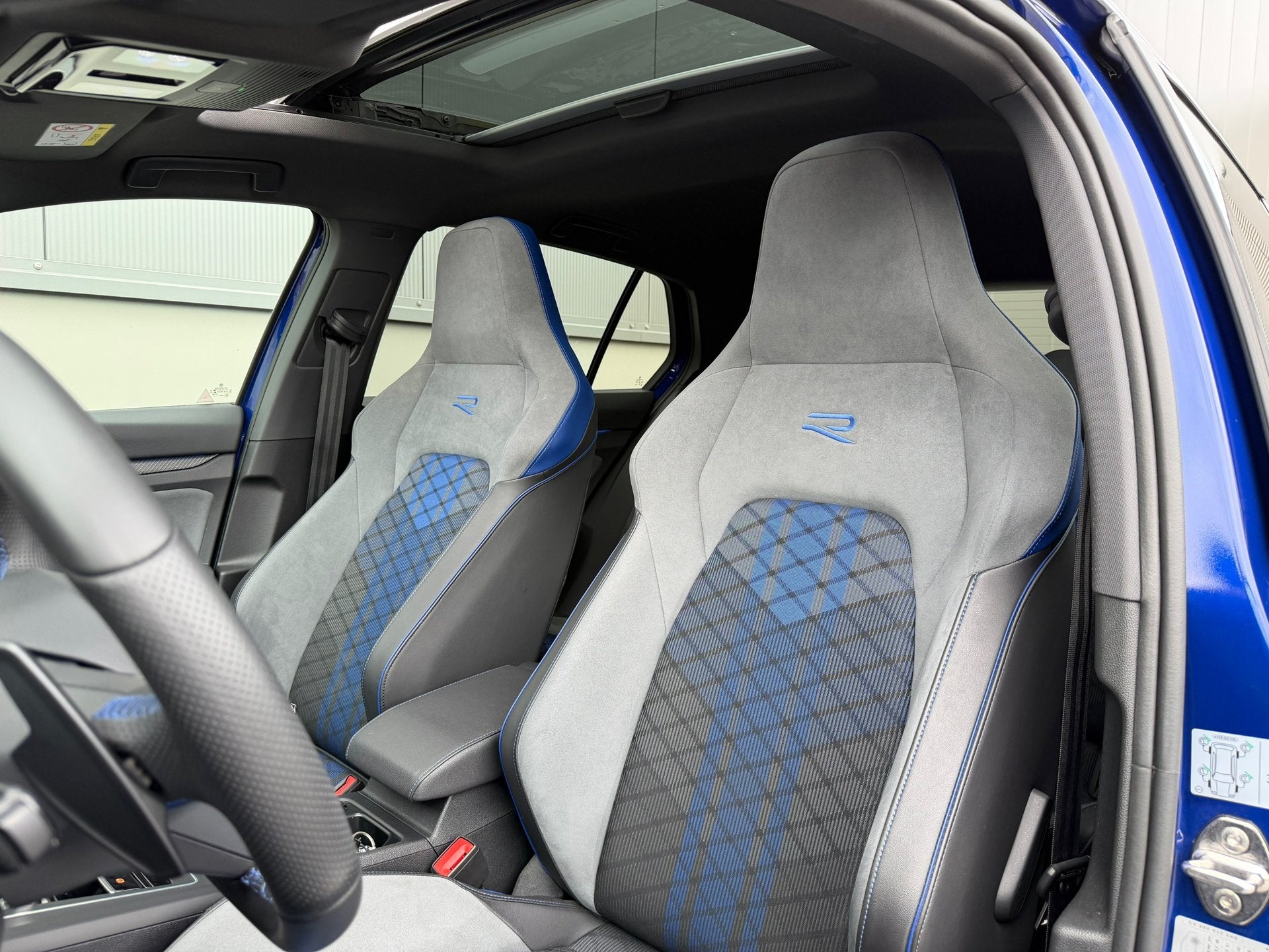 Volkswagen Golf 2.0 TSI R 4Motion Performance Akrapovic H&K, Auto's, Dealer onderhouden, Gebruikt, 4 cilinders, Leder en Stof