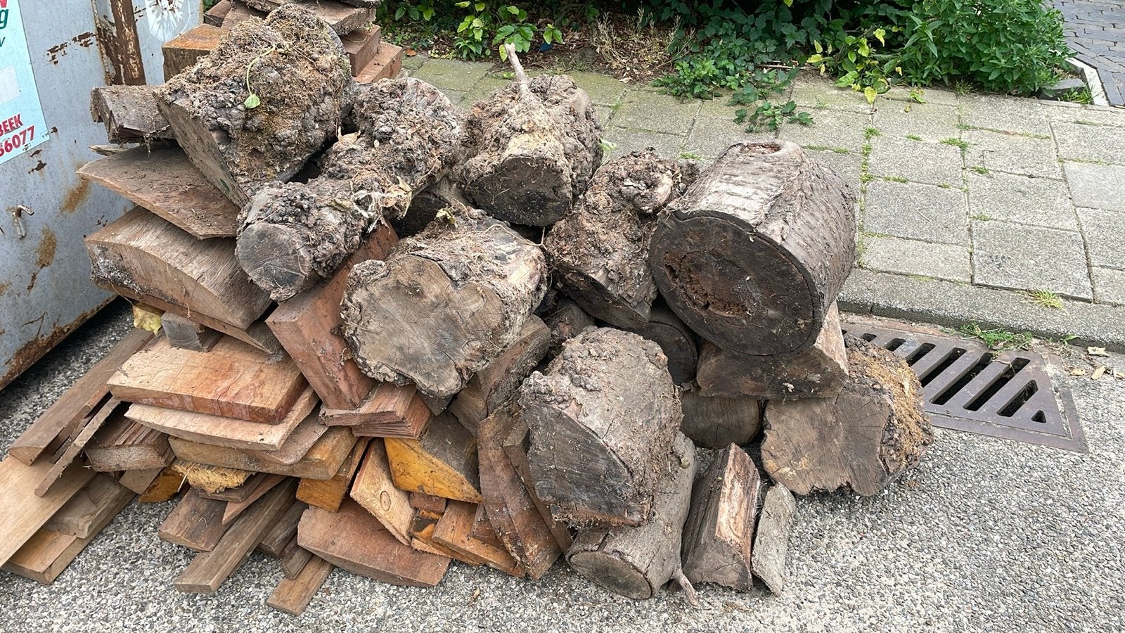 Diverse houtblokken en planken voor brandhout, Tuin en Terras, Haardhout, Minder dan 3 m³, Ophalen, Overige houtsoorten, Blokken
