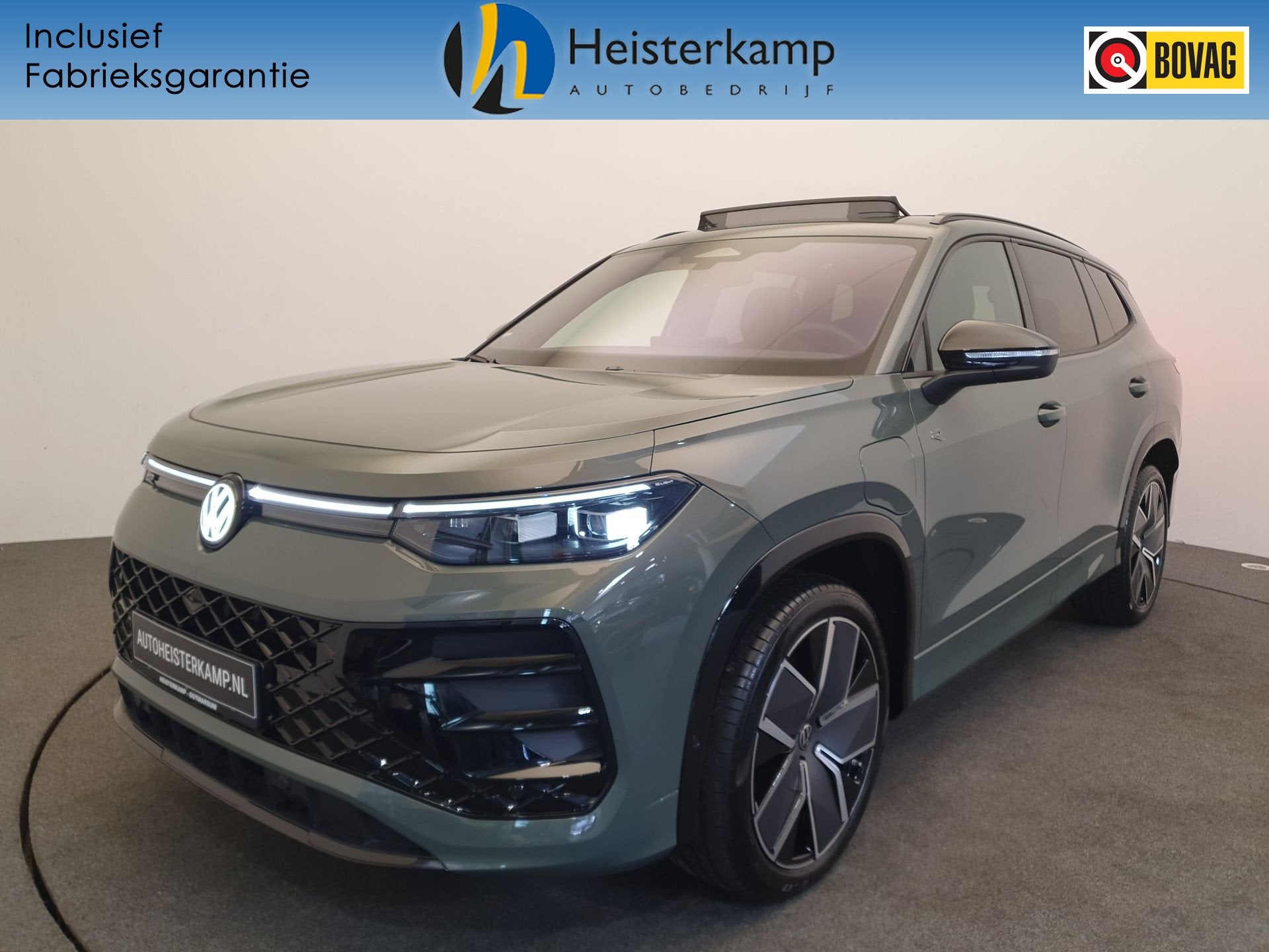 Volkswagen Tayron 1.5 eHybrid 272pk DSG/AUT R-Line Wegklapba, Auto's, Zwart, 4 cilinders, Hybride Elektrisch/Benzine, SUV of Terreinwagen