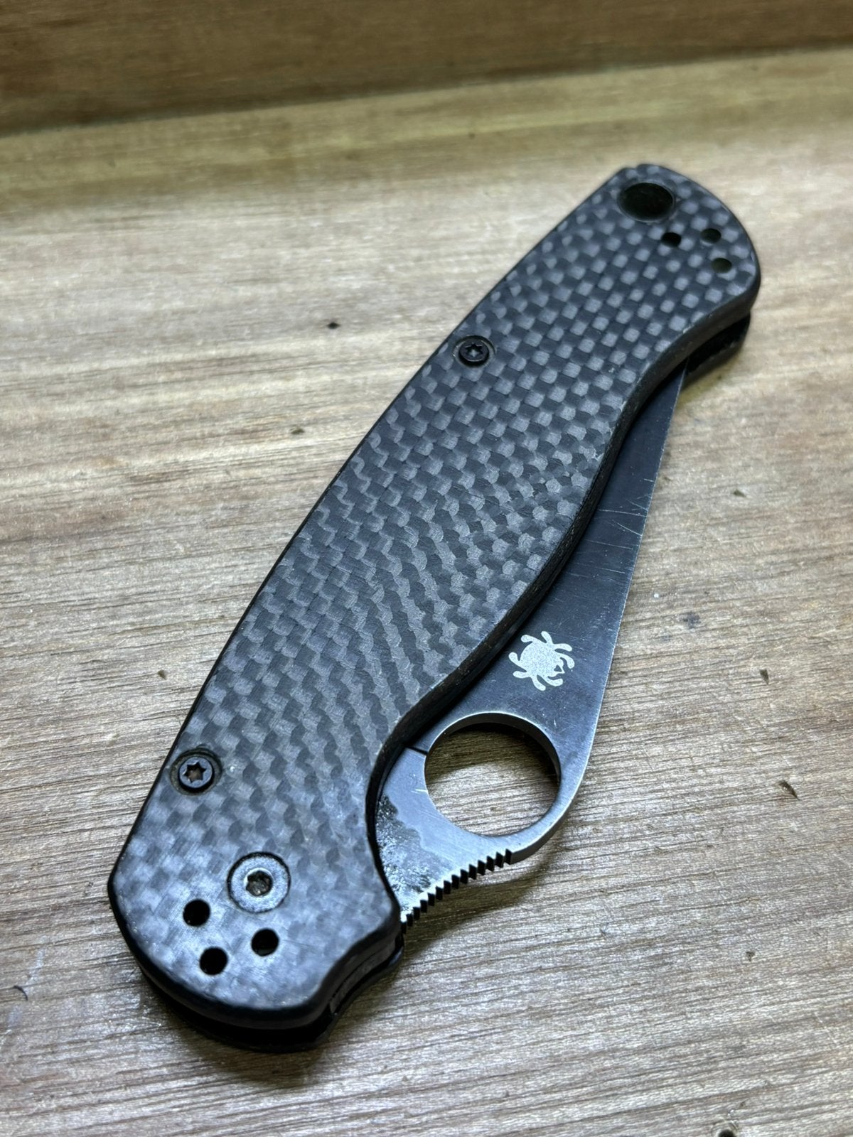 Spyderco Para 3 Lichtgewicht Carbon Fiber Zakmes, Caravans en Kamperen, Kampeergereedschap, Ophalen of Verzenden, Gebruikt