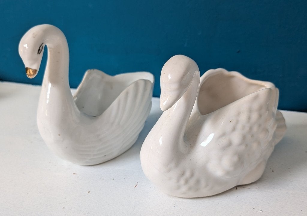 Twee vintage bloempotjes zwaan, Overige materialen, Binnen, Ophalen of Verzenden, Zo goed als nieuw