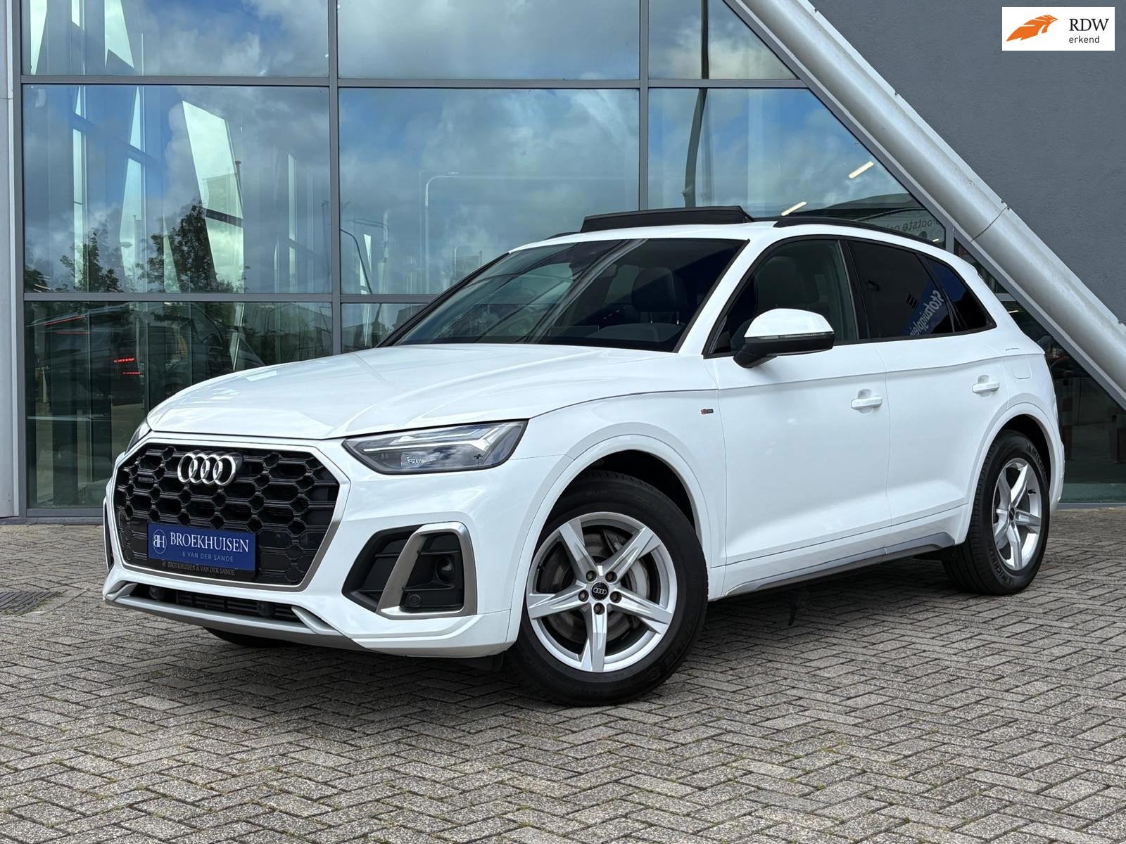 Audi Q5 55 TFSI e S edition Competition FACELIFT 367pk Lucht, Auto's, Automaat, Gebruikt, 4 cilinders, Wit