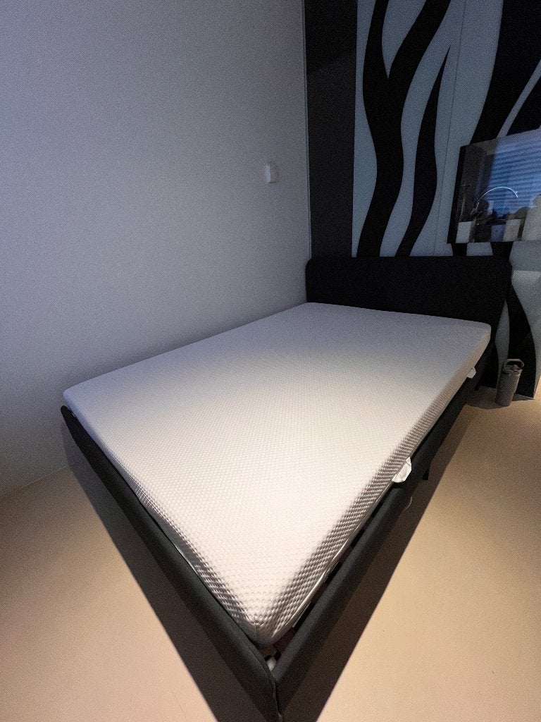 IKEA SLATTUM tweepersoonsbed 140x200 + ÅBYGDA matras, Ophalen, Tweepersoons, 140 cm, Zo goed als nieuw