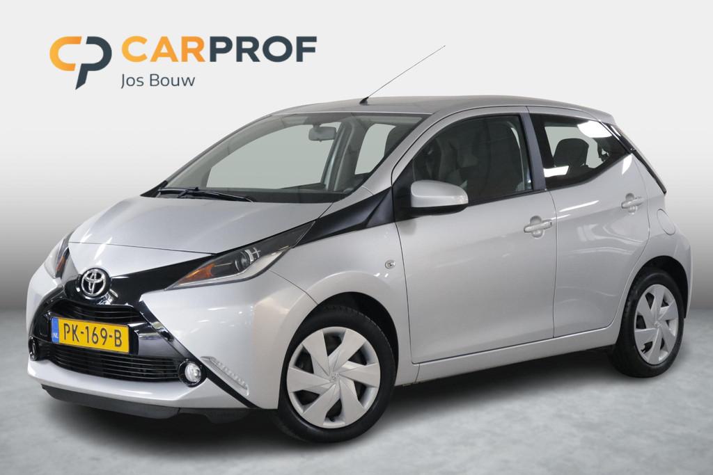 Toyota Aygo 1.0 VVT-i x-play Airco | Navigatie | Camera | Bl, Voorwielaandrijving, Stof, Gebruikt, Euro 6