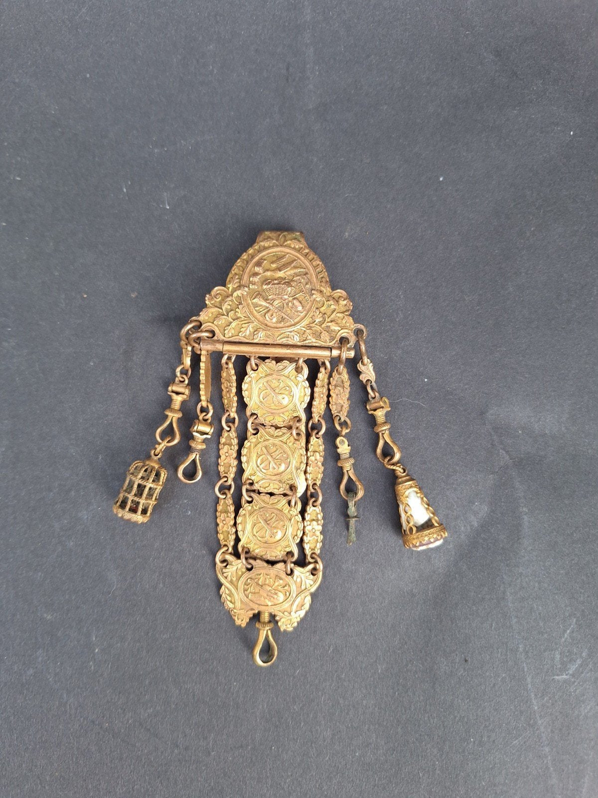 Chatelaine verguld 1850--1880 met haak, Antiek en Kunst, Ophalen of Verzenden