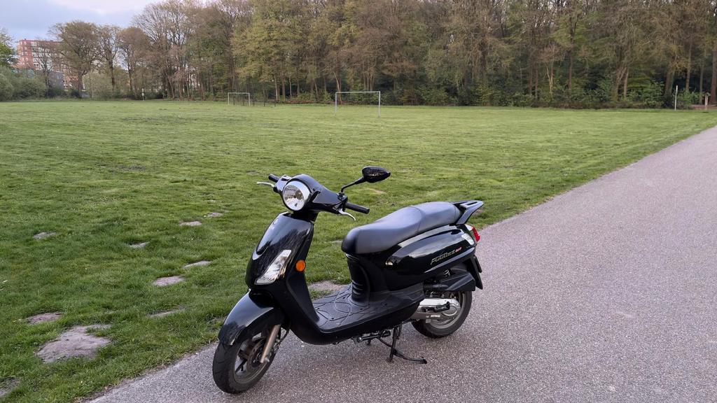 Mooie sym fiddle 2, Ophalen, Maximaal 45 km/u, Zo goed als nieuw, Benzine