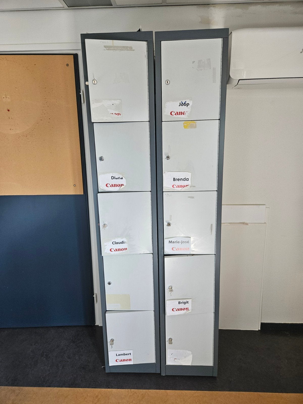 Set van 2 metalen lockerkasten met 12 vakken, Ophalen, Gebruikt