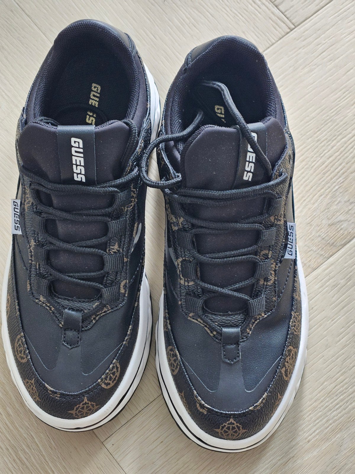 Guess sneakers maat 38, Kleding | Dames, Guess, Zwart, Ophalen of Verzenden, Sneakers of Gympen
