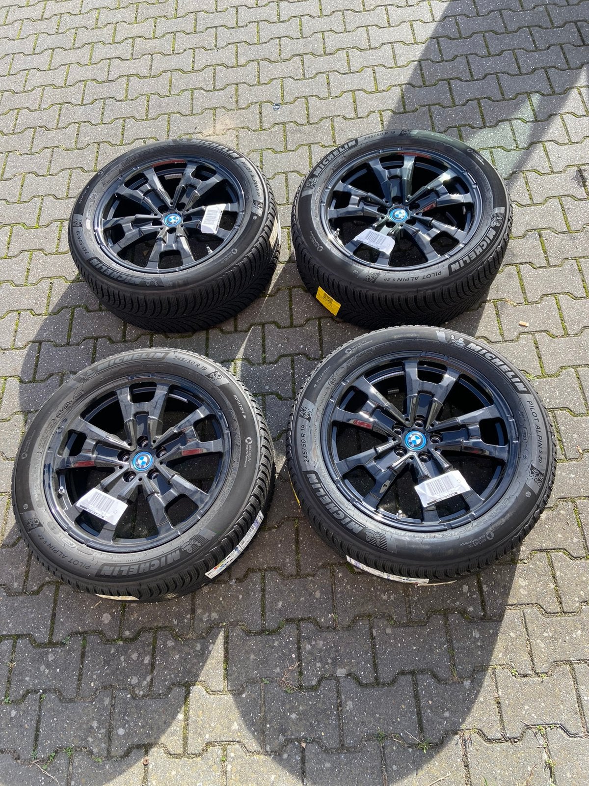 Winterbanden BMW iX3, Ophalen, 245 mm, 16 inch, Banden en Velgen
