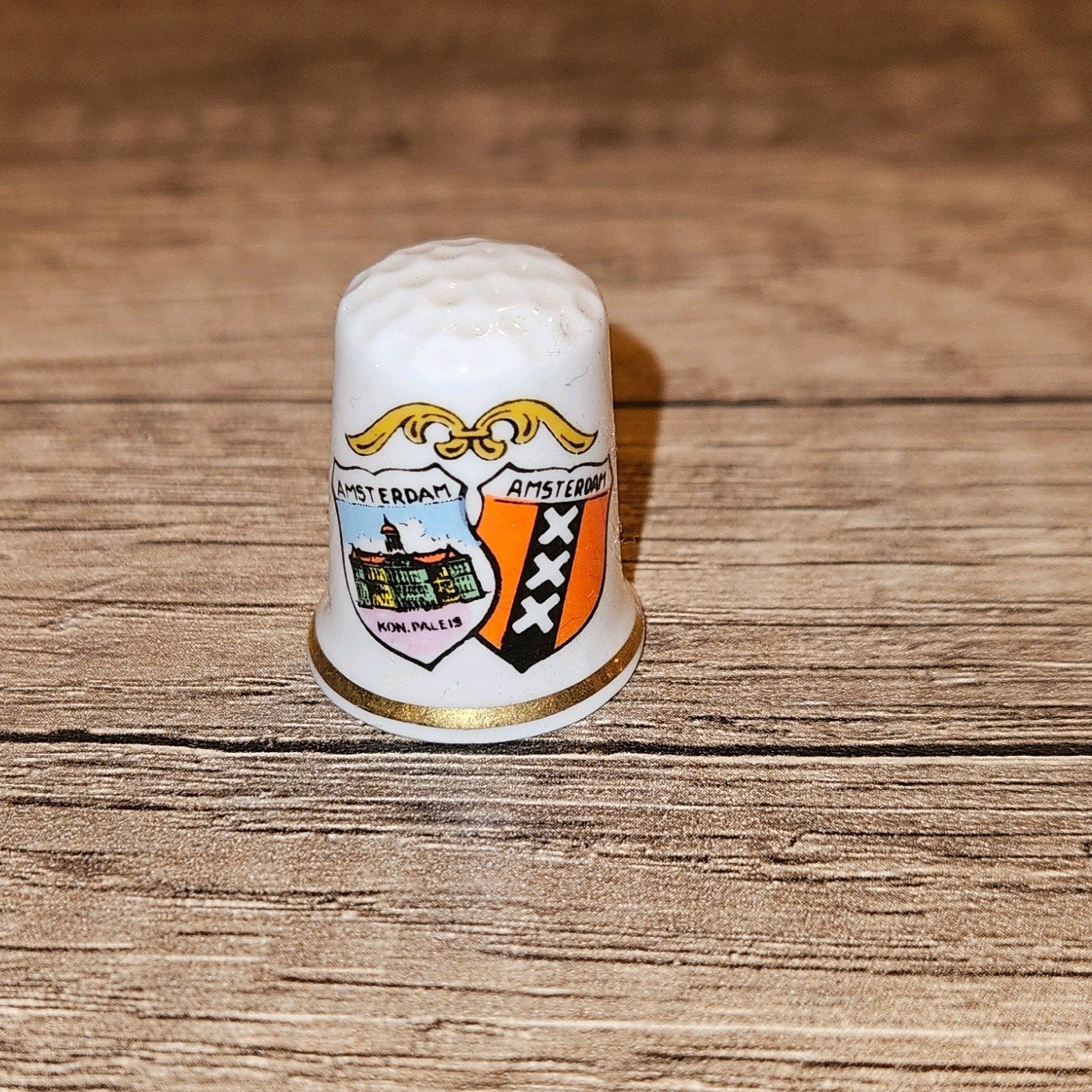 vingerhoed verzamelen-dubbel schild-Amsterdam/Amsterdam, Ophalen of Verzenden, Zo goed als nieuw, Porselein, Nederland