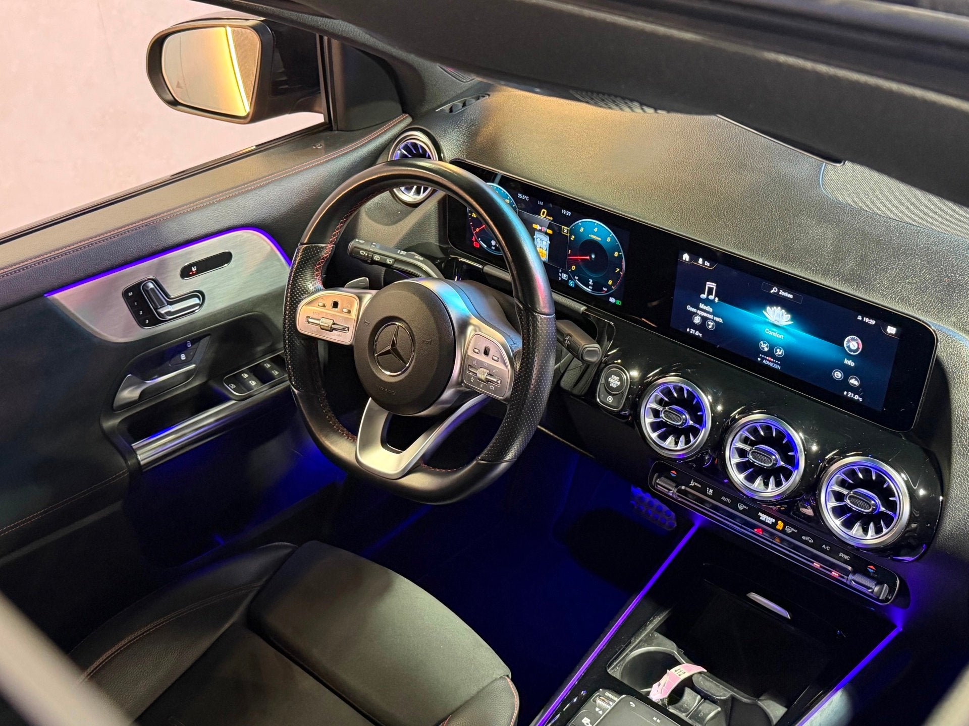 Mercedes-Benz GLA-klasse 250 4MATIC AMG Line Pano|360|Trekh|, Auto's, Automaat, 15 km/l, Gebruikt, 4 cilinders