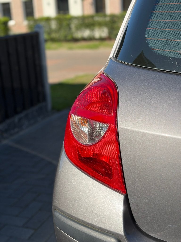 Foto 3 van Renault Clio 1.2 16V 5-deurs | APK 10-2027 | 126.547 km