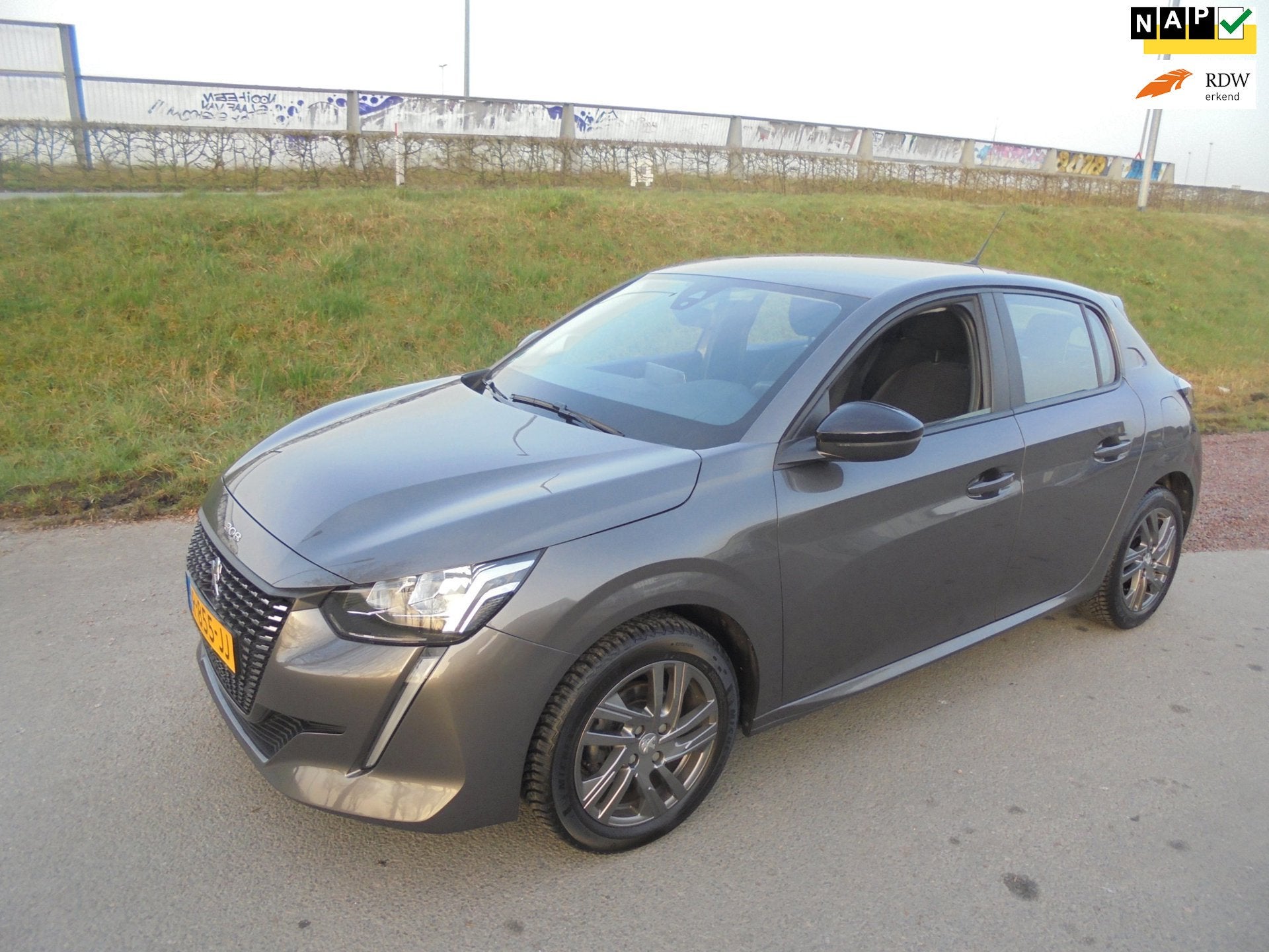 Peugeot 208 Peugeot 208 1.2 benzine airco navigatie pdc lmv, Auto's, Voorwielaandrijving, Euro 6, 1199 cc, Origineel Nederlands