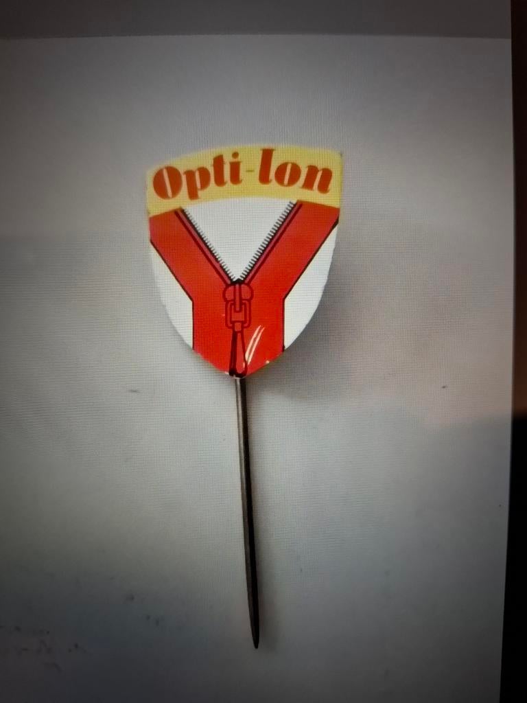 Speldje Opti-on, Ophalen of Verzenden, Nieuw, Merk, Speldje of Pin