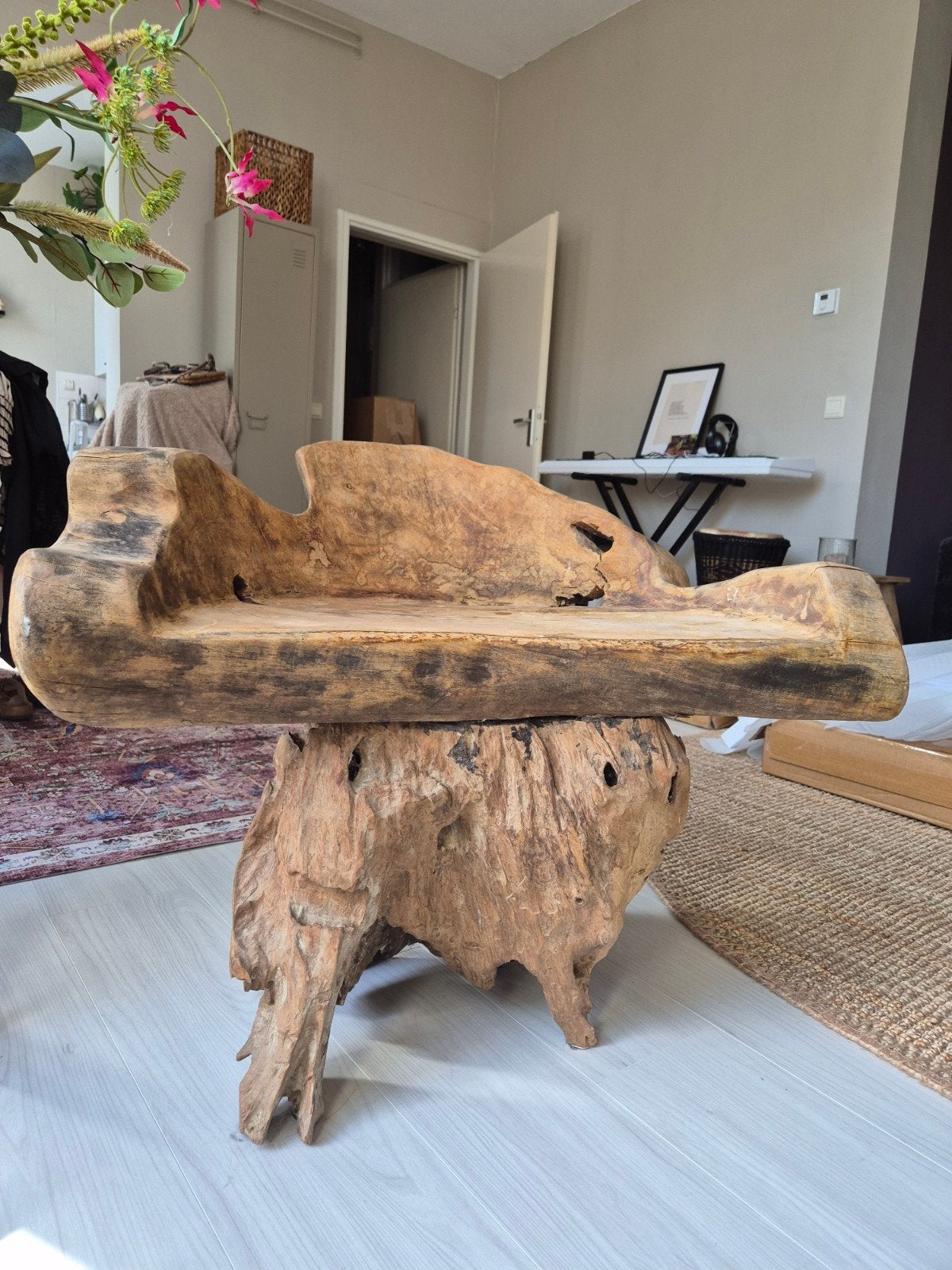 Unieke handgemaakte houten bank/bijzettafel van boomstam, Ophalen, Gebruikt, Bruin, Rustiek, Organisch, Natuurlijk