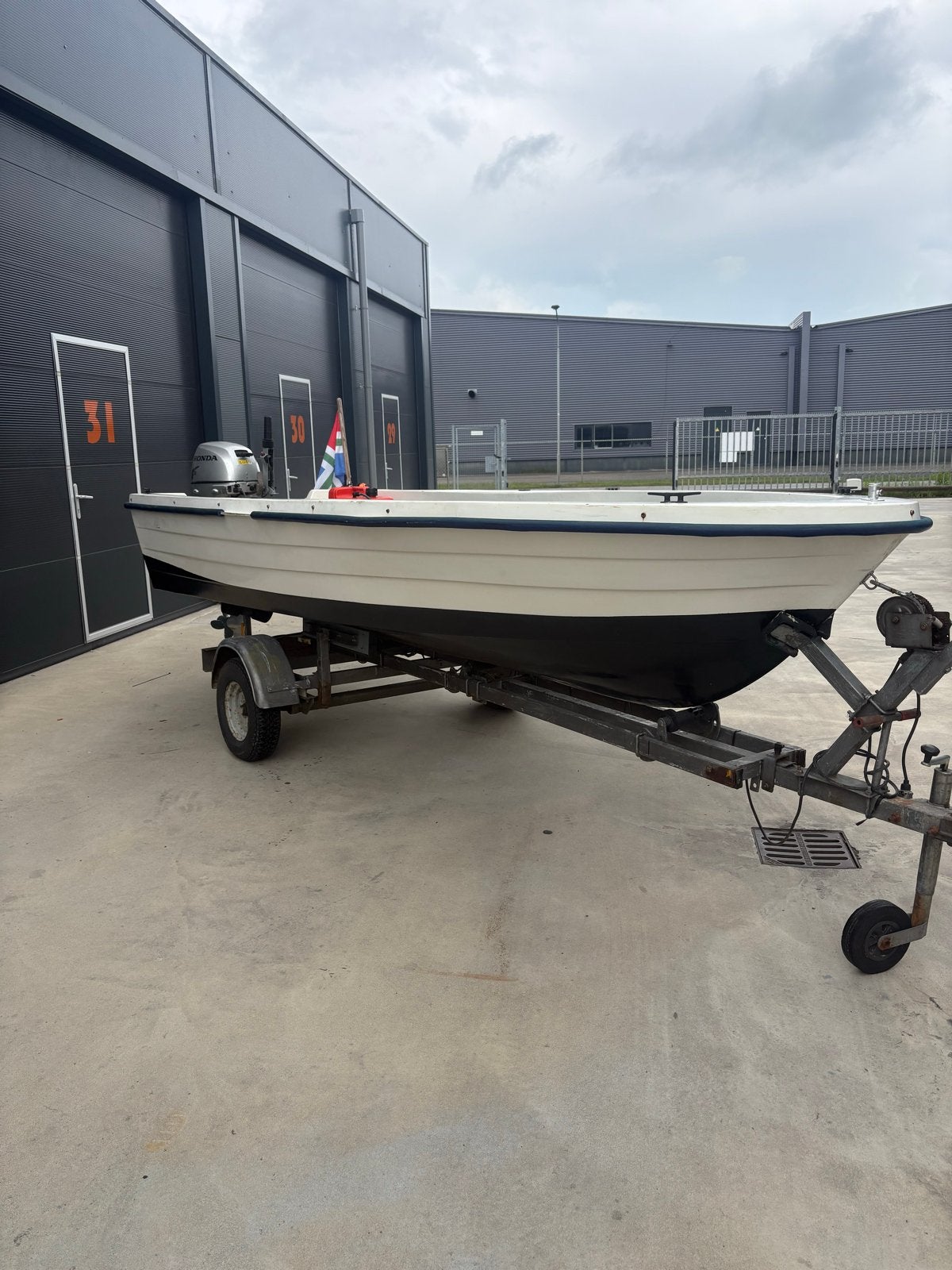 Zweedse polyester boot 410cm + Honda 8PK 4-takt | Vaarklaar, Watersport en Boten, Motorboten en Motorjachten, Gebruikt, Polyester