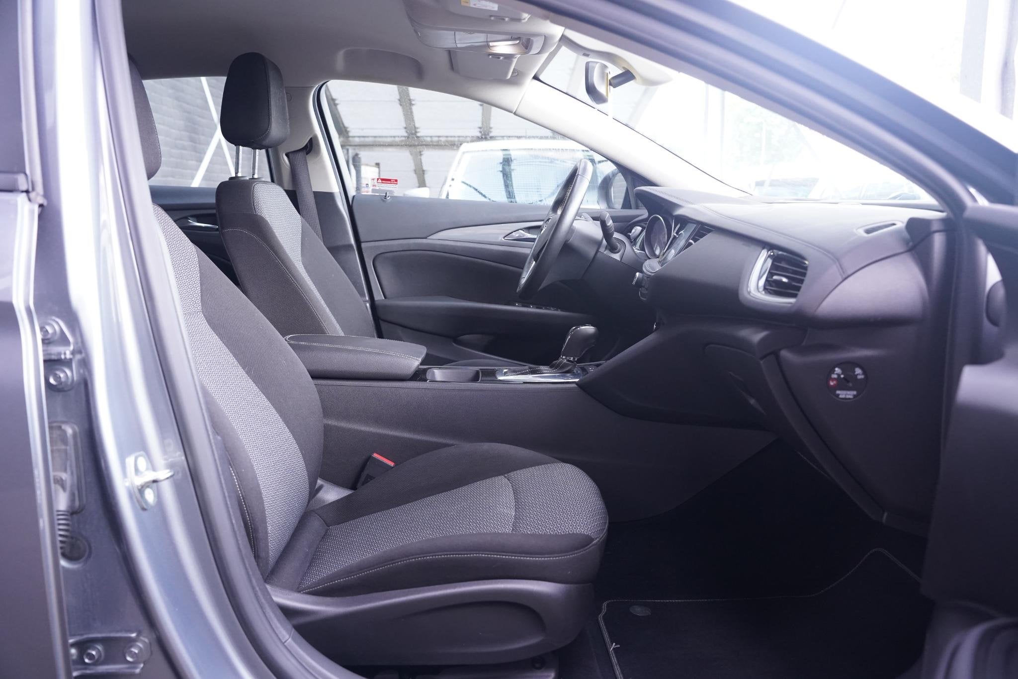 Foto 49 van Opel Insignia Grand Sport 1.6 CDTI Business Executive naviga