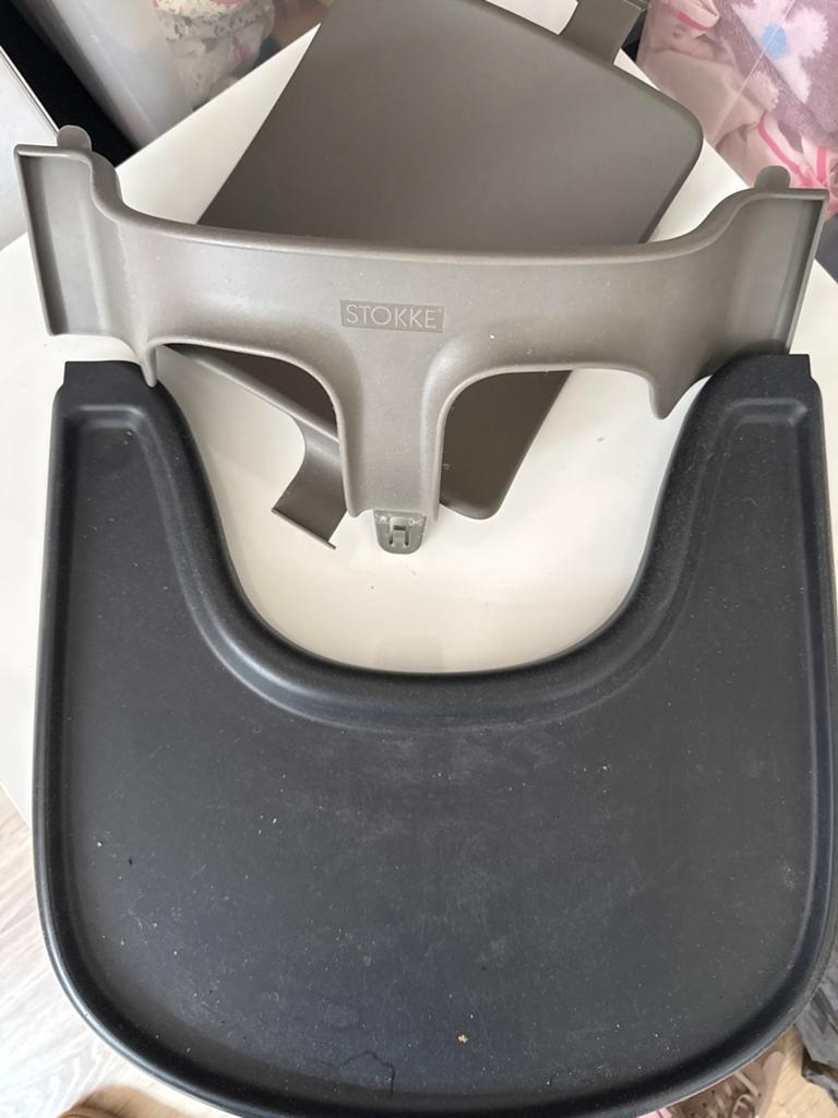 Stokke Tripp Trapp Baby Set en Tray - Grijs/Zwart, Kinderen en Baby's, Kinderstoelen, Ophalen of Verzenden, Zo goed als nieuw