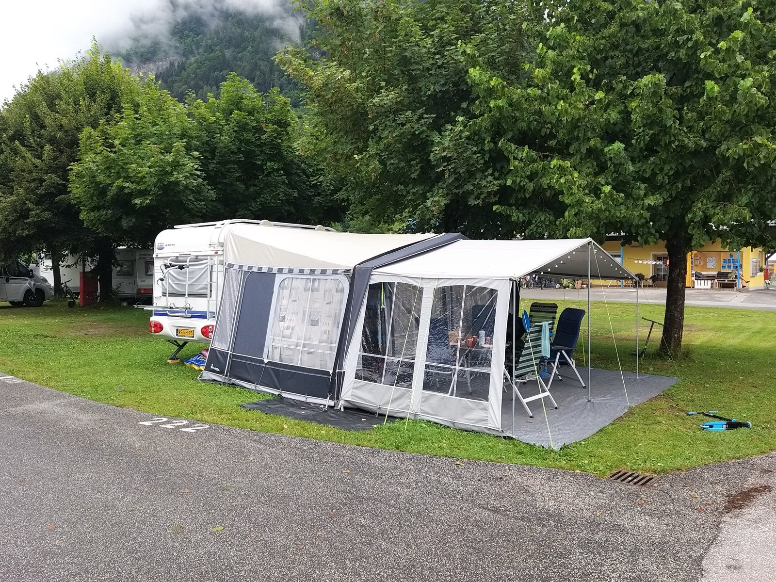 Hobby 450 de luxe easy 2005 met mover en voortent, Rondzit, Hobby, Dwarsbed, Particulier