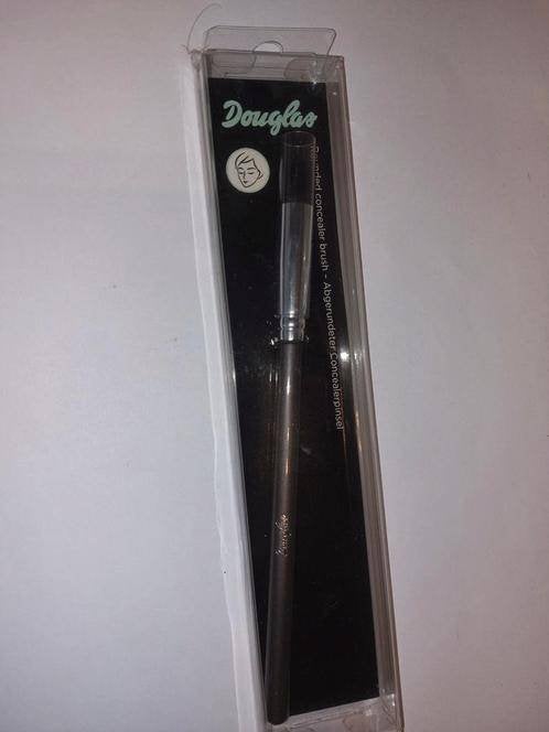 Nieuwe concealer brush Douglas (advr 164), Overige kleuren, Gehele gezicht, Nieuw, Ophalen of Verzenden