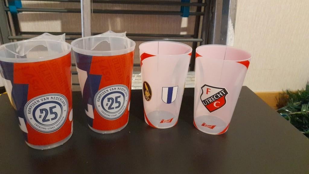 voetbal drink bekers, Huis en Inrichting, Ophalen of Verzenden, Overige stijlen, Kop(pen) en/of Schotel(s)