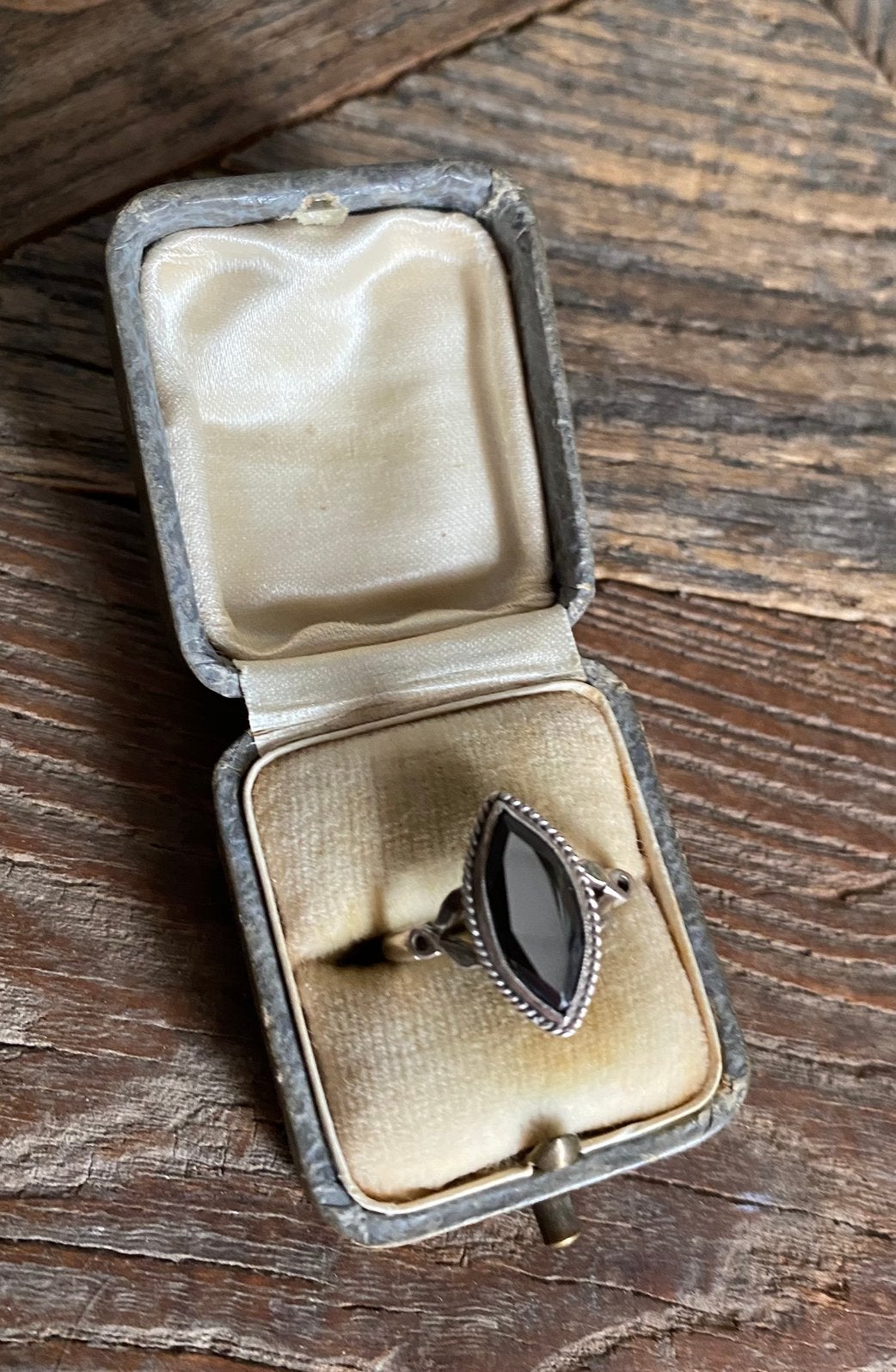 Antieke art deco zilveren ring met hematiet, Antiek en Kunst, Ophalen