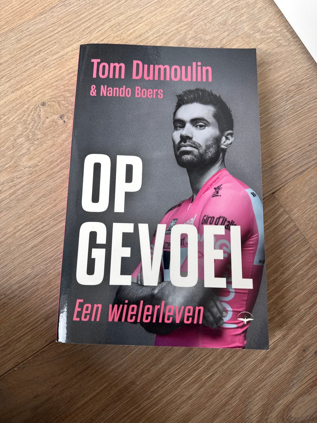 Op Gevoel - Een wielerleven - Tom Dumoulin, Ophalen of Verzenden, Zo goed als nieuw, Lopen en Fietsen