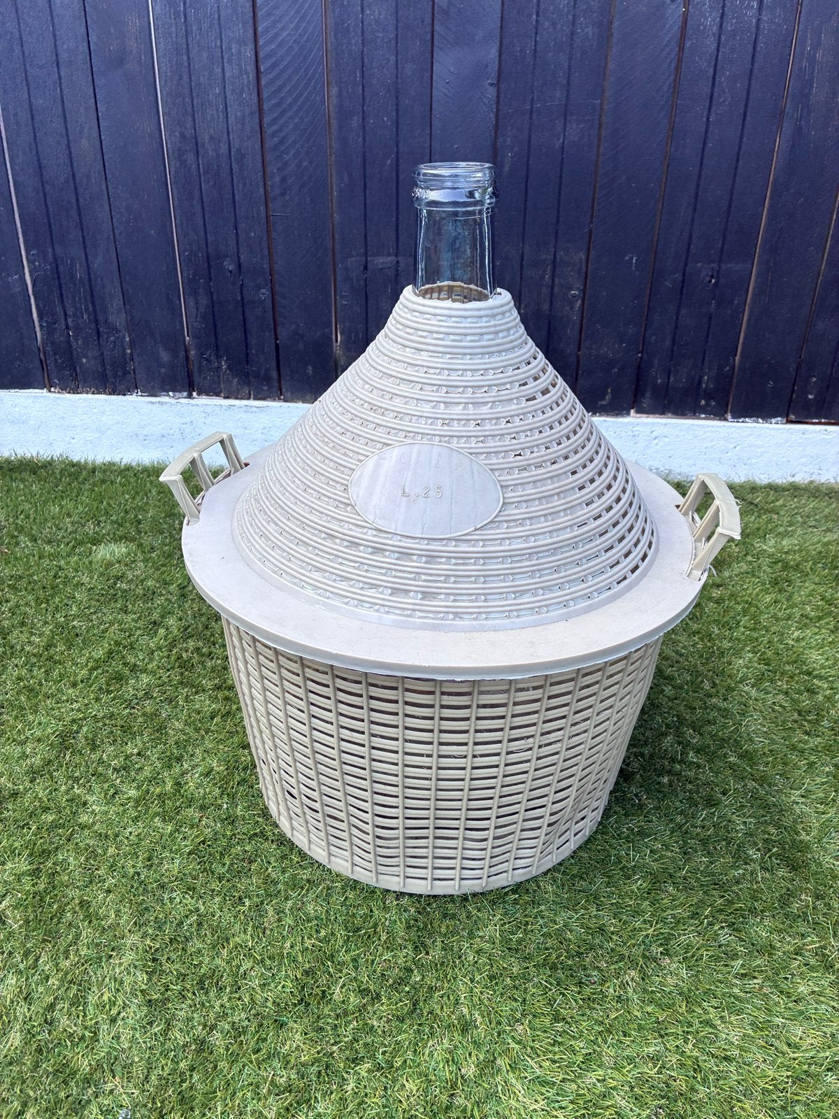 Grote glazen fles met mand - Vintage decoratie, Ophalen