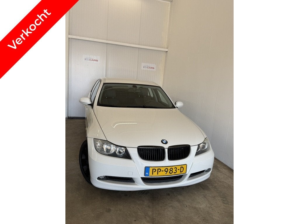 BMW 3 Serie 318i Automaat | Leder | Nieuwe APK! (bj 2006), Auto's, Zwart, 4 cilinders, 129 pk, Wit
