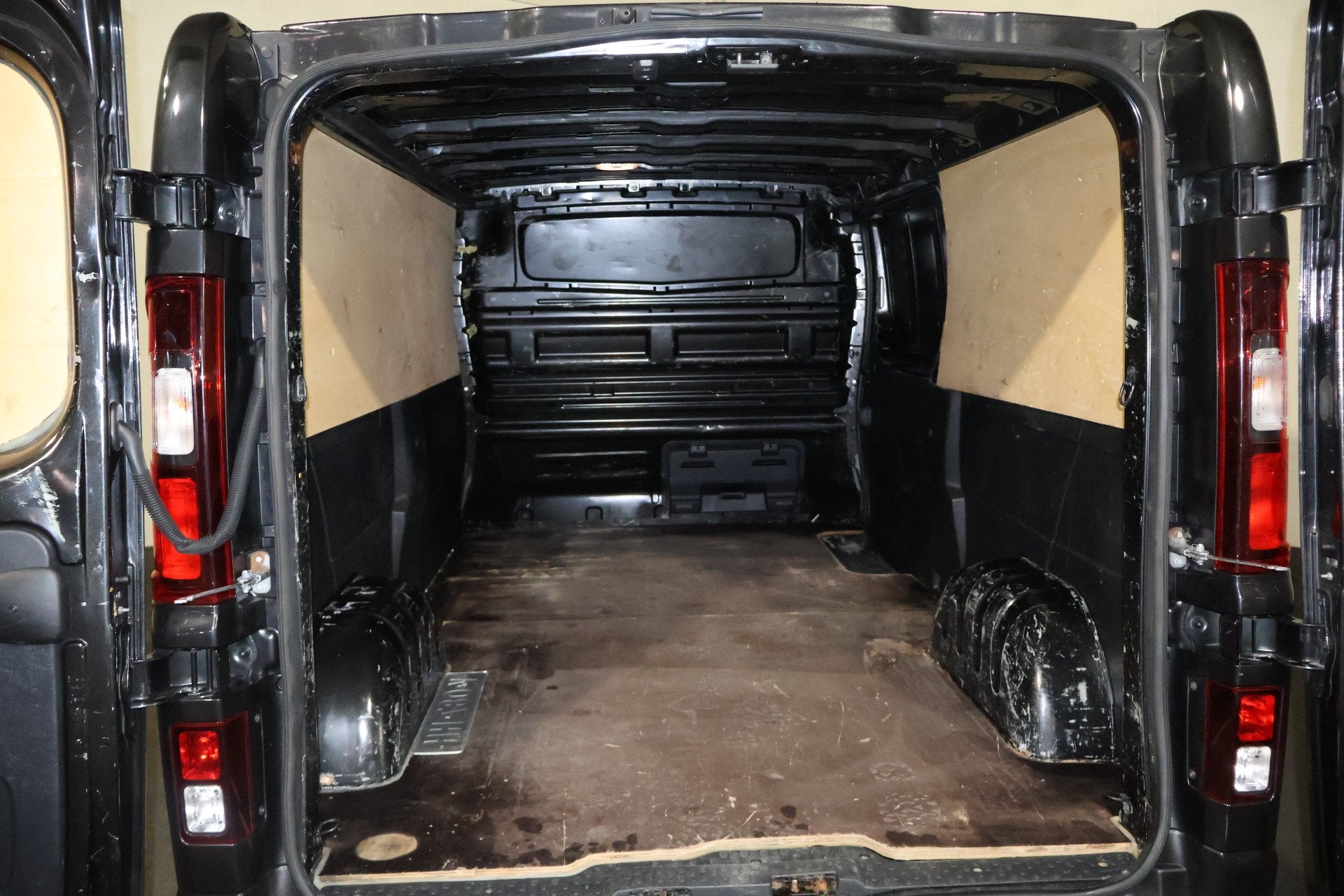 Renault Trafic 1.6 dCi 120pk L2 H1 Airco Navigatie, Voorwielaandrijving, Gebruikt, Euro 6, 4 cilinders