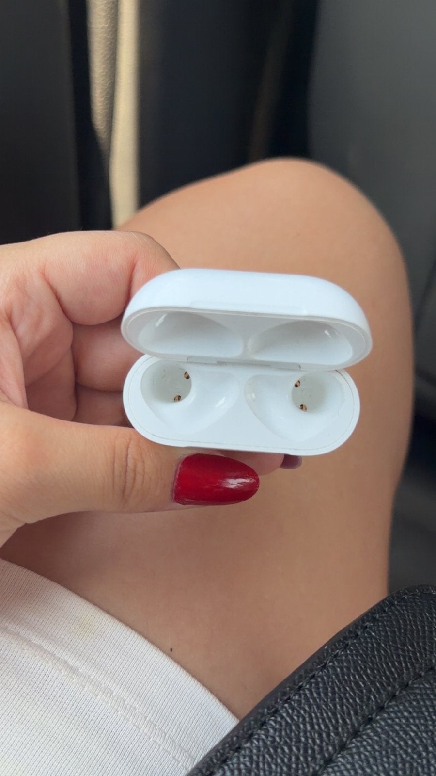 Apple AirPods 4 Oplaadcase (alleen case), In-ear, Gebruikt, Draadloos opladen, Ophalen of Verzenden