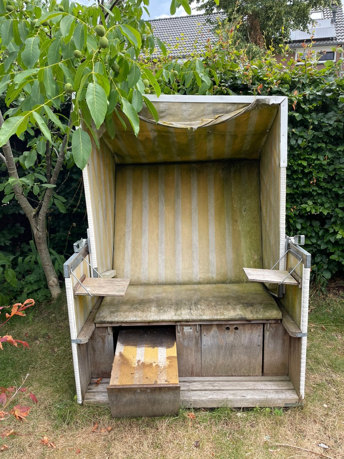 Geel met witte strandkorf/strandstoel., Tuin en Terras, Ophalen, Gebruikt, Hout, Verstelbaar