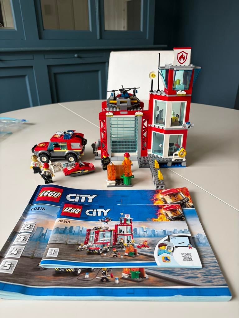LEGO City Brandweerkazerne 60215 met handleiding, Ophalen of Verzenden, Zo goed als nieuw