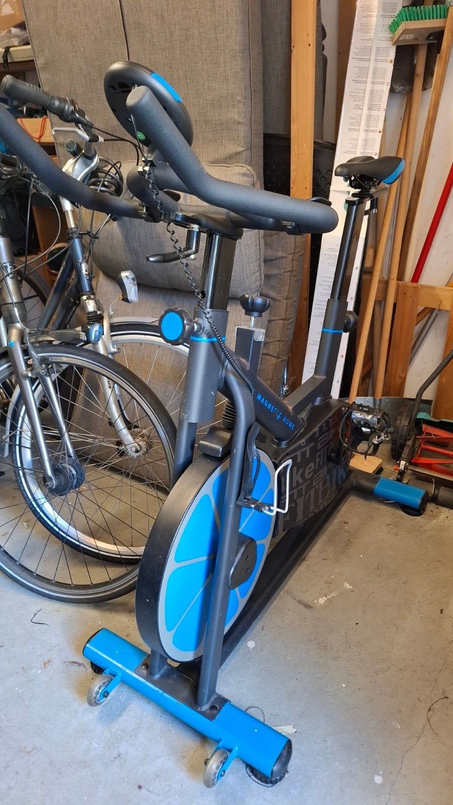 Fit Bike Race Magnetic Home Fitnessfiets met trainingsschema, Ophalen, Gebruikt, Metaal, Benen