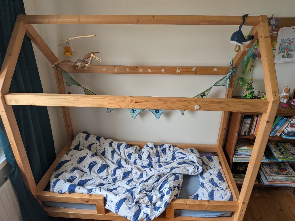 Huisjes bed, 70 tot 85 cm, Zo goed als nieuw, Matras, 140 tot 160 cm