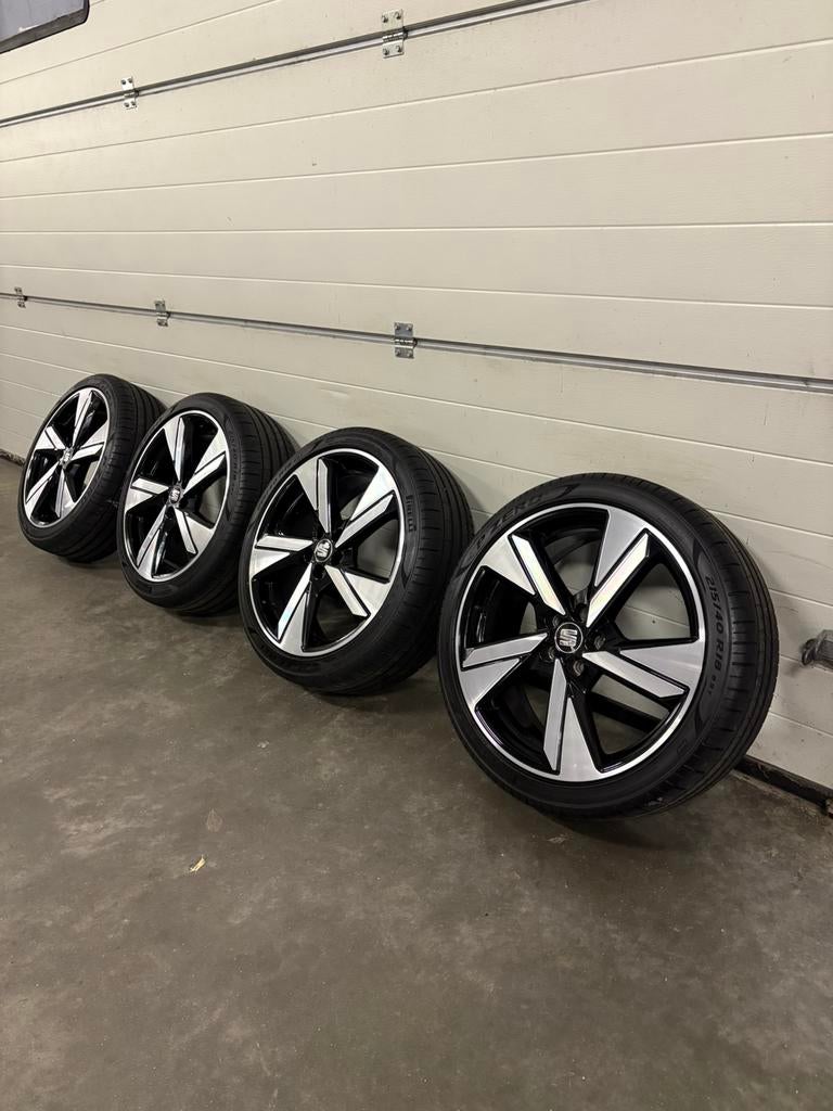 Seat Ibiza 6F FR 18 inch ZGAN velgen met Pirelli zomerbanden, 18 inch, Banden en Velgen, Ophalen of Verzenden, SEAT, S.A.