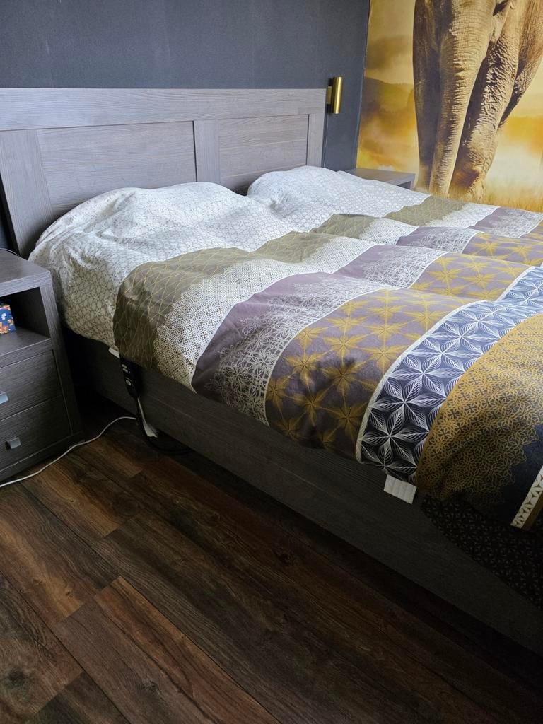 Tweepersoonsbed met hoofdbord en nachtkastjes, Ophalen, Tweepersoons, 180 cm, 200 cm