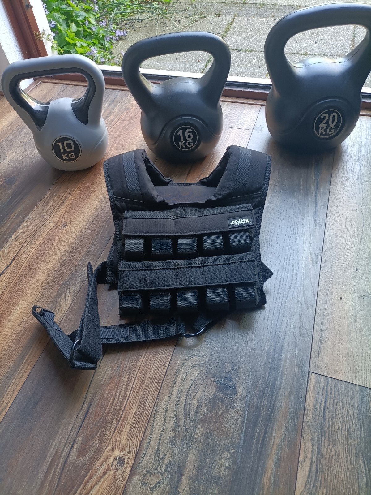 Kettlebells (10kg, 16kg, 20kg) en 20kg training vest, Sport en Fitness, Fitnessmaterialen, Ophalen, Gebruikt, Benen, Kettlebell