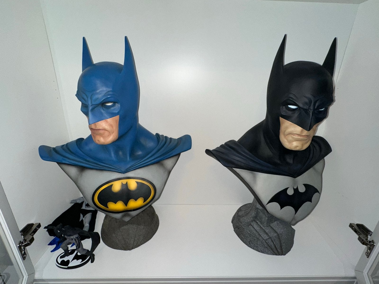 Batman life size bust sideshow black grey & modern age, Ophalen of Verzenden, Zo goed als nieuw, Beeldje, Replica of Model