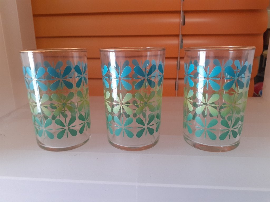 3 gebloemde limonade glaasjes jaren 70 design retro 9 cm, Ophalen of Verzenden, Overige typen