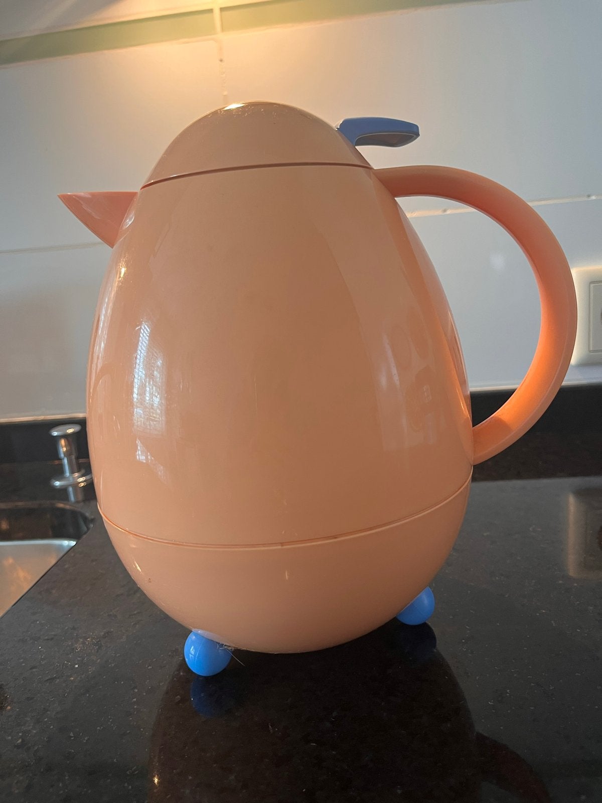 Vintage Thermoskan - Oranje met blauwe accenten, Huis en Inrichting, Keuken | Keukenbenodigdheden, Kunststof, Ophalen of Verzenden
