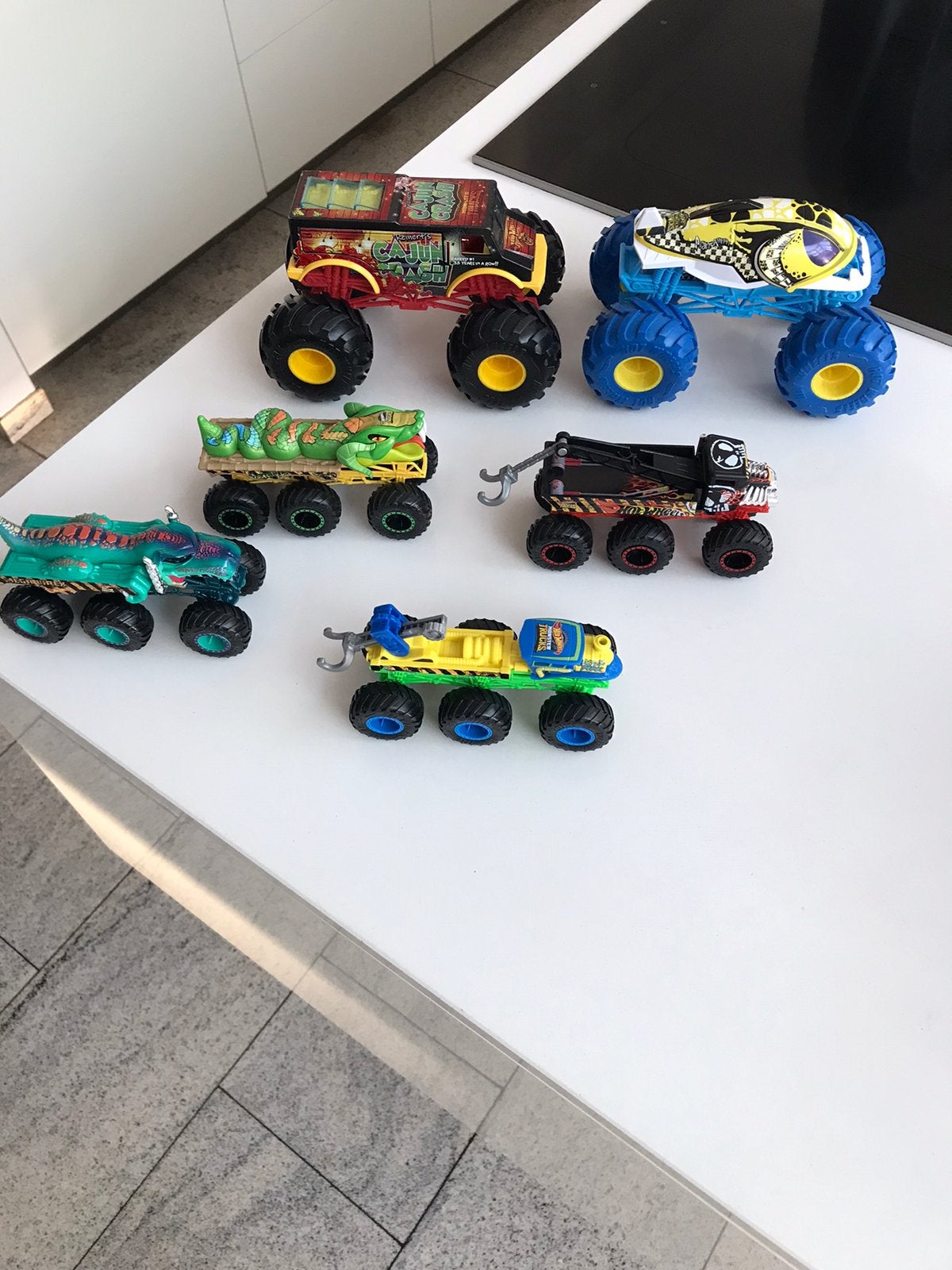 Hotwheels monstertrucks allemaal als nieuw, Ophalen, Zo goed als nieuw