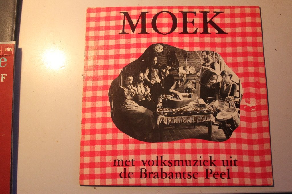 501e - lp - moek - met volksmuziek uit de brabantse peel, Ophalen of Verzenden, Gebruikt, 12 inch, Levenslied of Smartlap