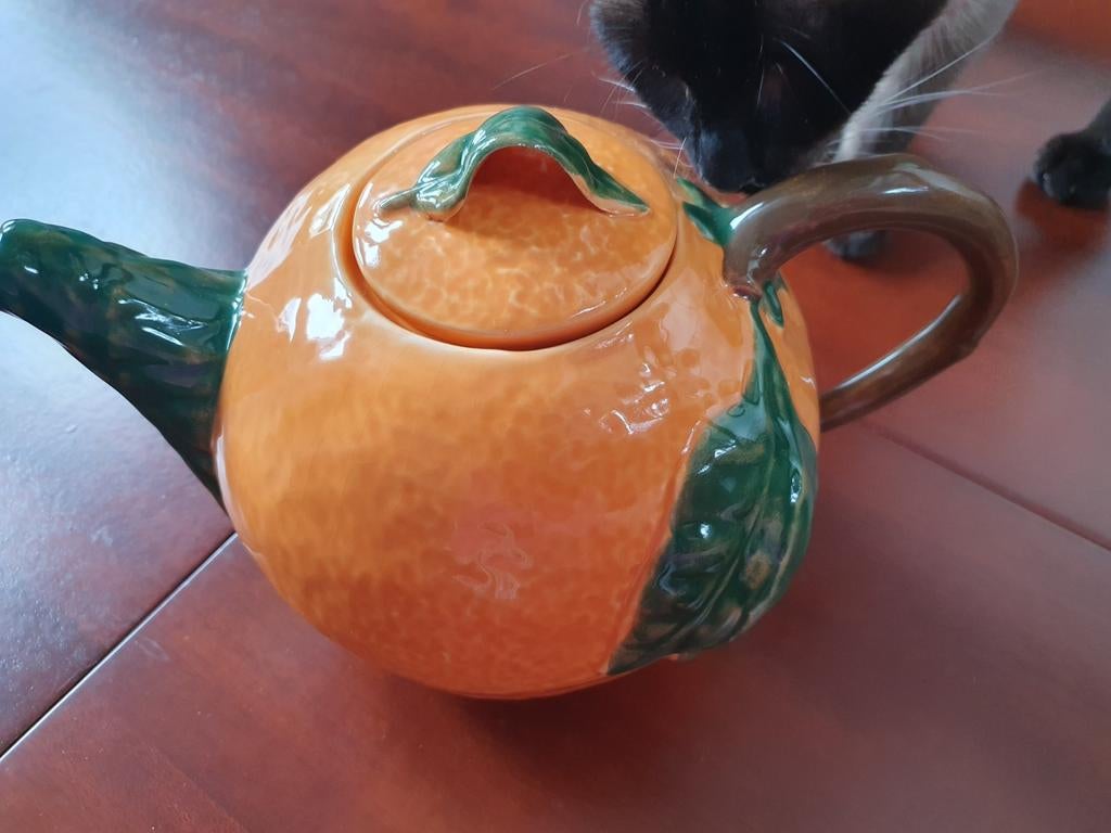 Theepot sinaasappel, Keramiek, Overige typen, Ophalen of Verzenden, Zo goed als nieuw