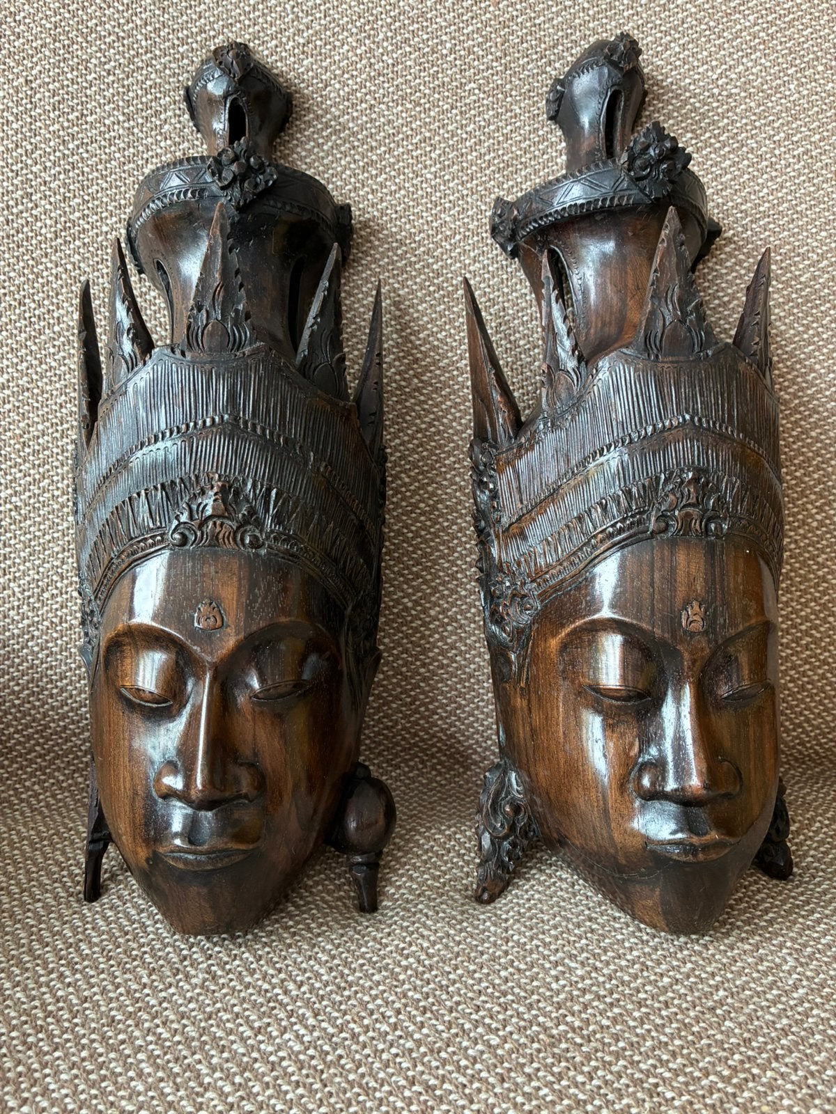 Balinees houtsnijwerk, Ophalen